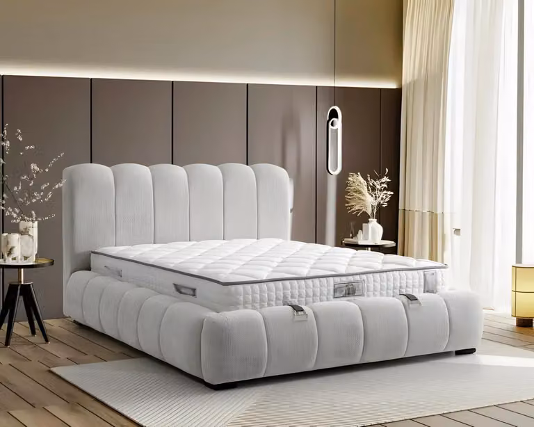 Weißes modernes Bett aus Textil mit hochwertiger Matratze
