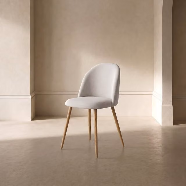 Sedia imbottita Banak beige con gambe in metallo e legno per la tua sala da pranzo