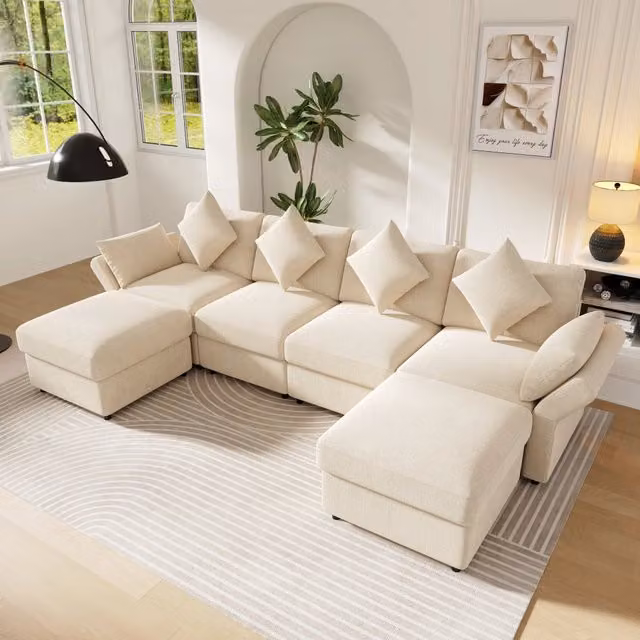 Divano angolare modulare MIVRAY a 4 posti in tessuto beige con pouf e cuscini coordinati, design moderno per soggiorno, L/P/H: 284 x 156.5 x 86 cm