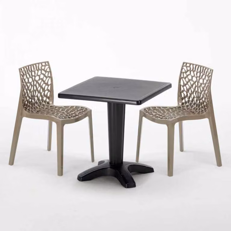 Tavolo quadrato nero e 2 sedie Set di bastoni per interni in polipropilene colorato Grand Soleil Gruvyer Aia - Juta beige