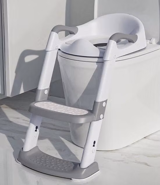 Accessori per toilet con gradino antiscivolo e cuscino, regolabile in altezza e ripiegabile, bianco crudo