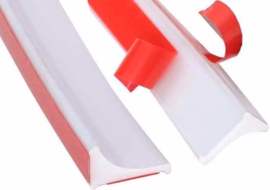 Nastro di delimitazione in silicone per doccia e bordo vasca - Barriera anti-acqua per pavimenti umidi - Kit di nastri per vasca da bagno e piano di lavoro - Impermeabilizzazione contro l'umidità e l'acqua per bagno e cucina con due tipi di adesivo