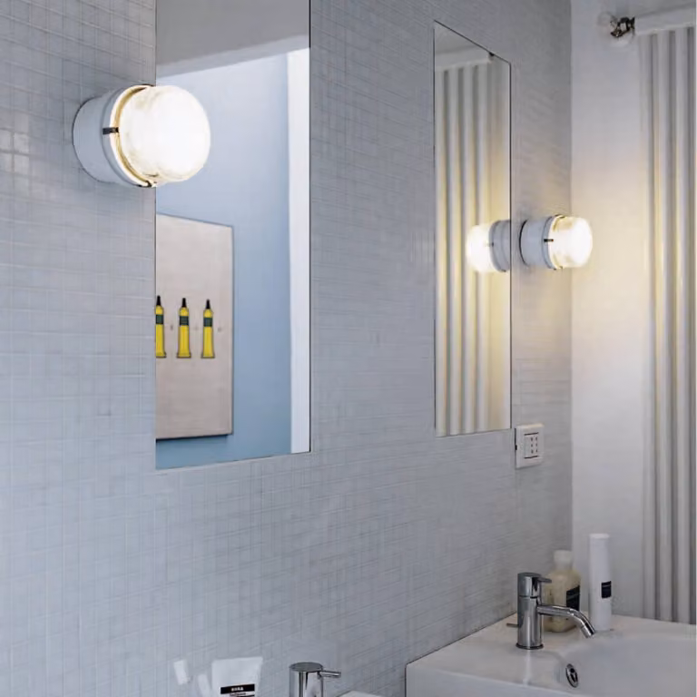 Oluce Applique da parete di design Fresnel, Alluminio / Grigio / Zincato, Bagno, Metallo, Design, Applique