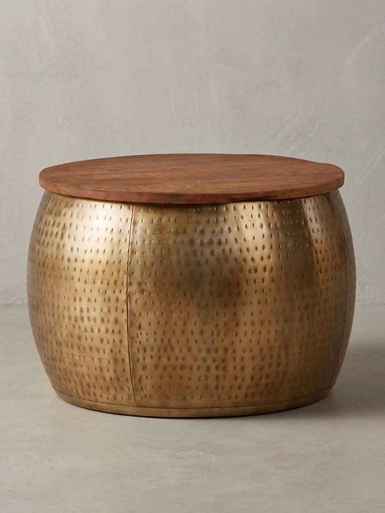 Moderno tavolino da salotto "Aurora" in legno massello, marrone/oro, dal design elegante e con spazio contenitivo. 60x60x40 cm | Kadima Design