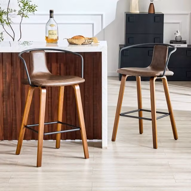 Set di 2 sgabelli da bar WISHDOR con braccioli, seduta imbottita in ecopelle e design scandinavo, colore marrone