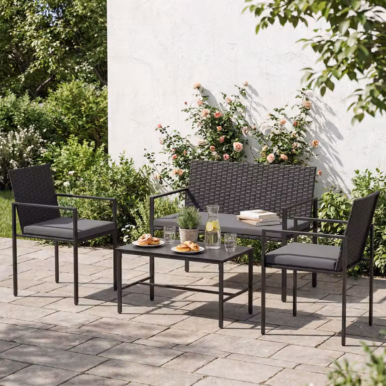 Set da salotto da giardino Costway in rattan grigio con tavolino in vetro temperato e poltrone imbottite per esterno