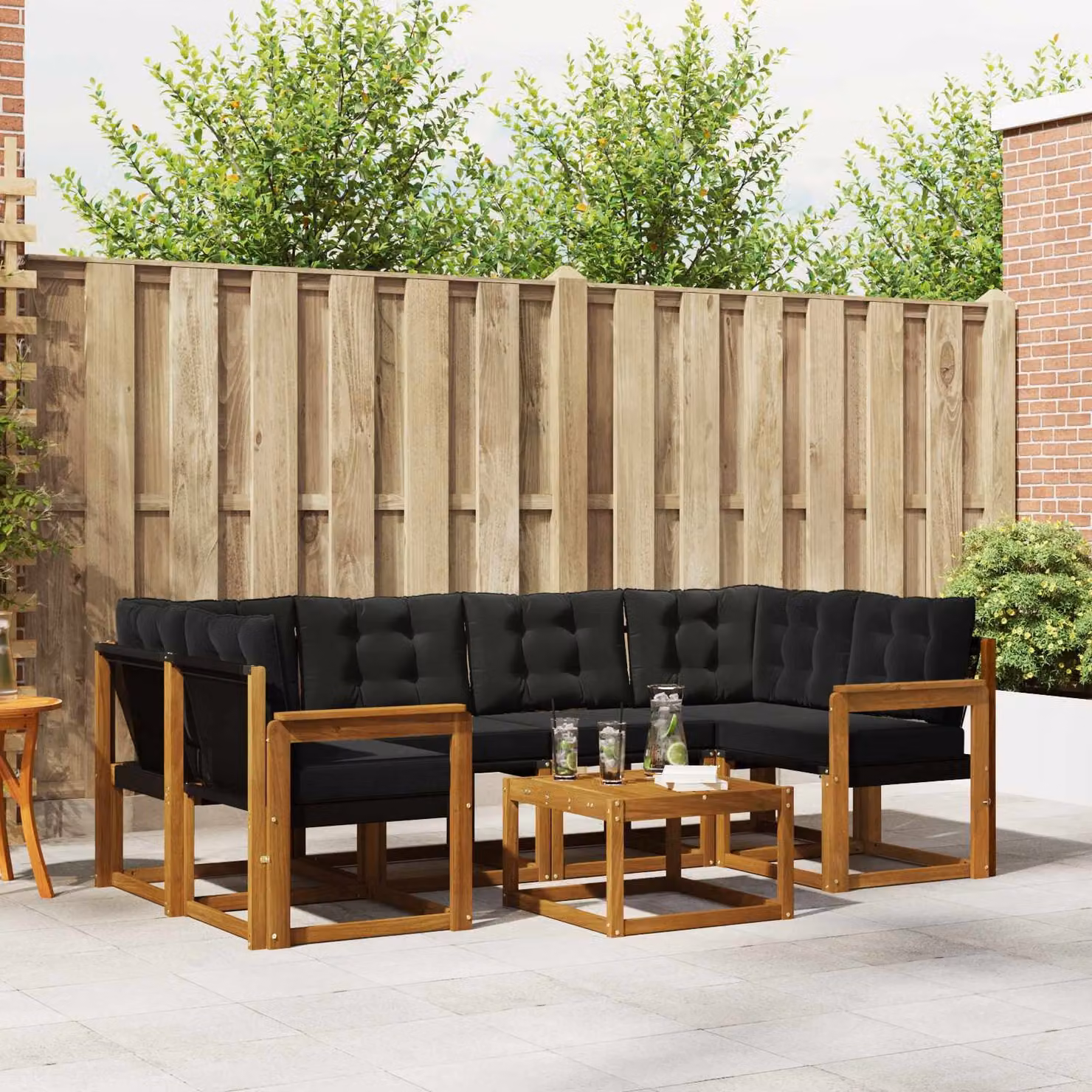 Set di divani da esterno vidaXL 7 pz in legno di acacia con tavolo da caffè e cuscini, colore marrone e nero