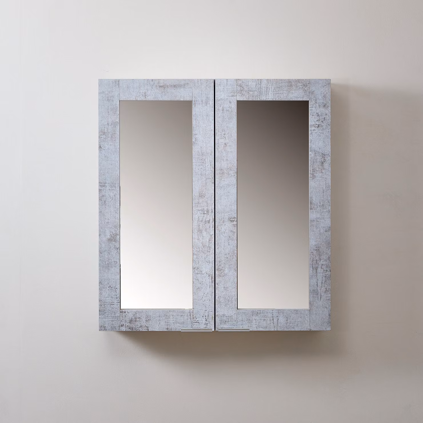 Mobiletto a Specchio da 900mm x 650mm Grigio Cemento - Completo di Maniglie con Impugnature a Dito Cromate - Cluo
