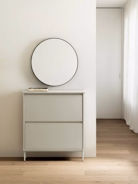 Scarpiera Kuma Kenay Home color tortora in MDF laccato con ante a battente e scomparti basculanti H: 90.5 cm, L: 80 cm, P: 2 cm