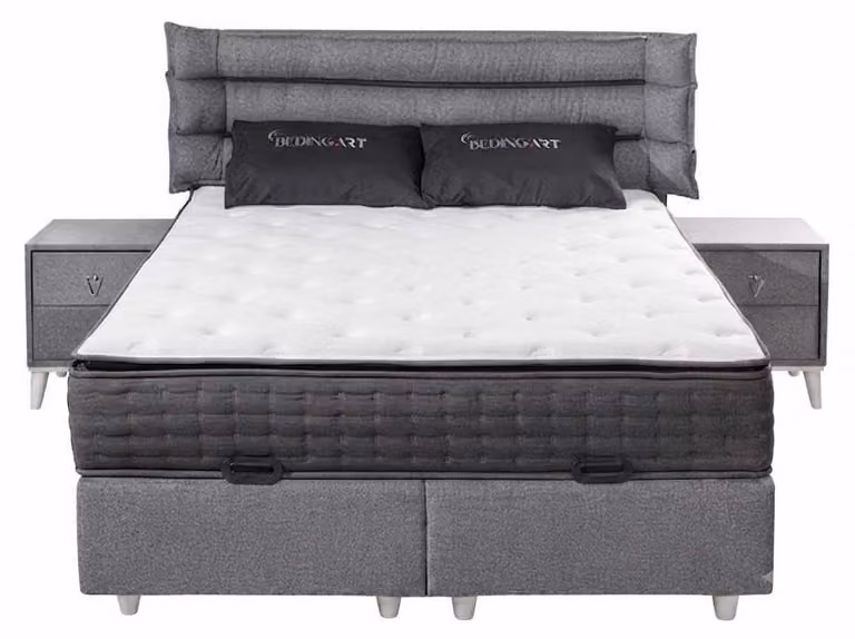Set per camera da letto grigio, comprendente: letto imbottito e due comodini. Materiali: tessuto e legno. Stile: moderno