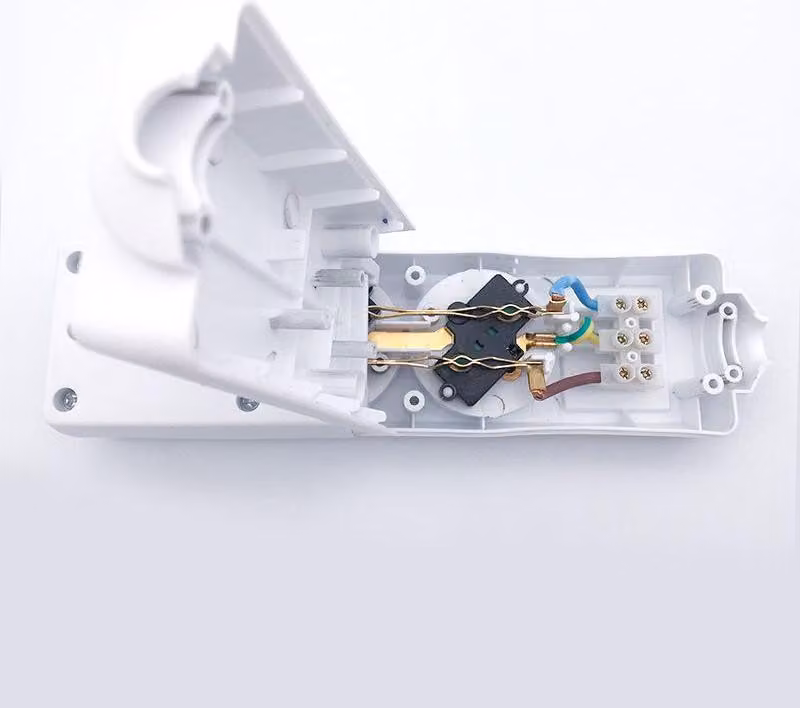 Separato a 3 prese SOLIGHT PZ11 16A