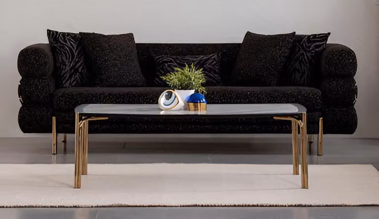 Set da salotto composto da divano a 4 posti e tavolino in stile moderno