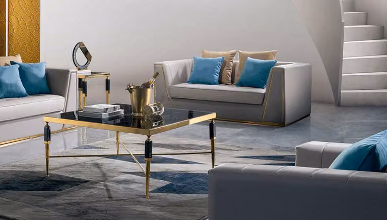 Leder Couchtisch in Naturfarben mit Holzgestell, modernes Design