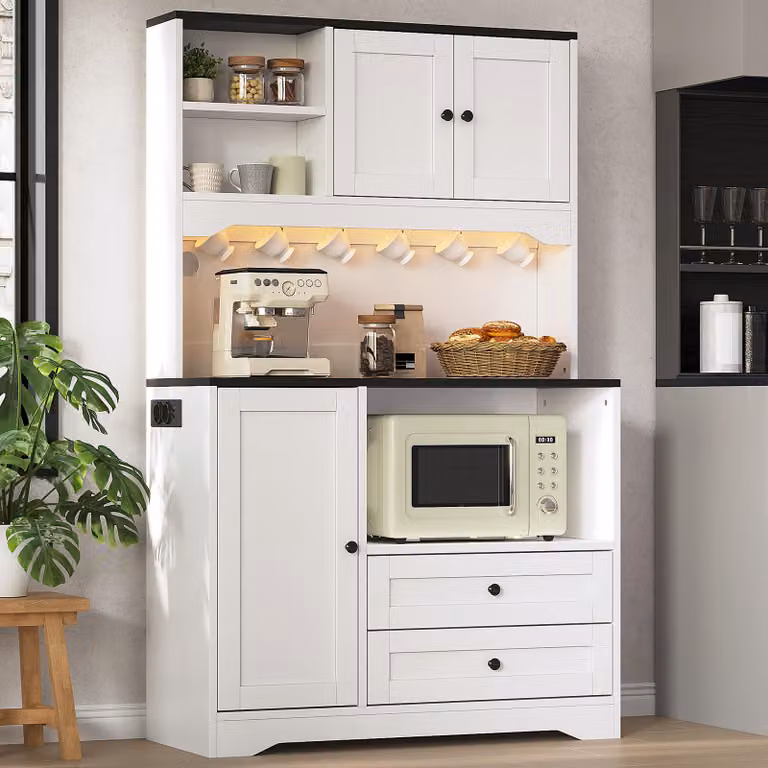 Mobiletto da cucina con illuminazione a LED, prese elettriche, ripiani regolabili, scaffale per spezie, spazio per un forno a microonde, mobiletto alto a buffet, colore bianco