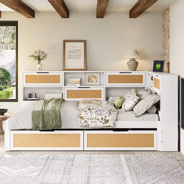 Letto divano matrimoniale OKWISH in legno bianco con 2 cassetti e porte USB, L/P: 140 x 200 cm