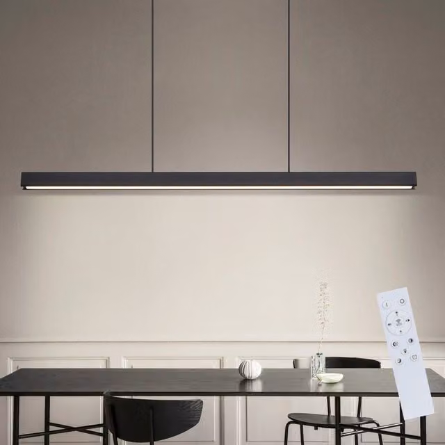 Lampada a sospensione lineare ZMH in metallo nero con LED dimmerabile e telecomando, ideale per cucina e sala da pranzo, L: 148 cm