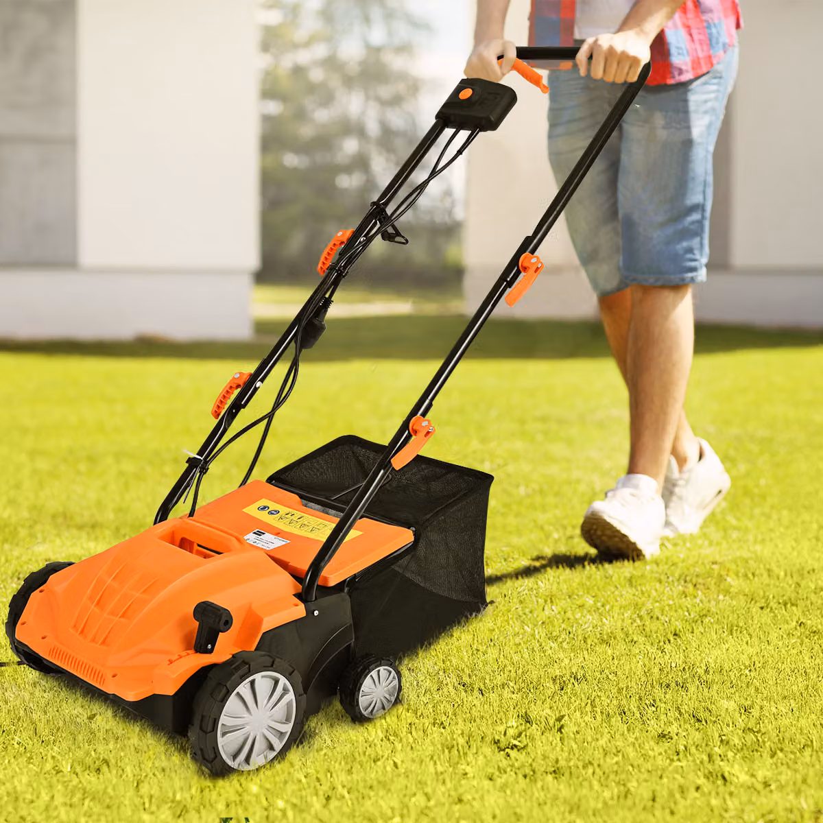 Decespugliatore e aeratore elettrico Costway arancione con profondità regolabile e sacco di raccolta