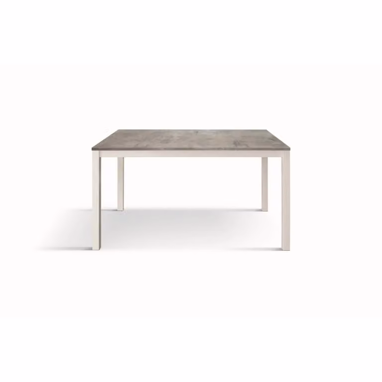 Tavolo TROPEA in legno, finitura grigio cemento e base in metallo verniciato bianco, allungabile 160×90 cm – 210×90 cm