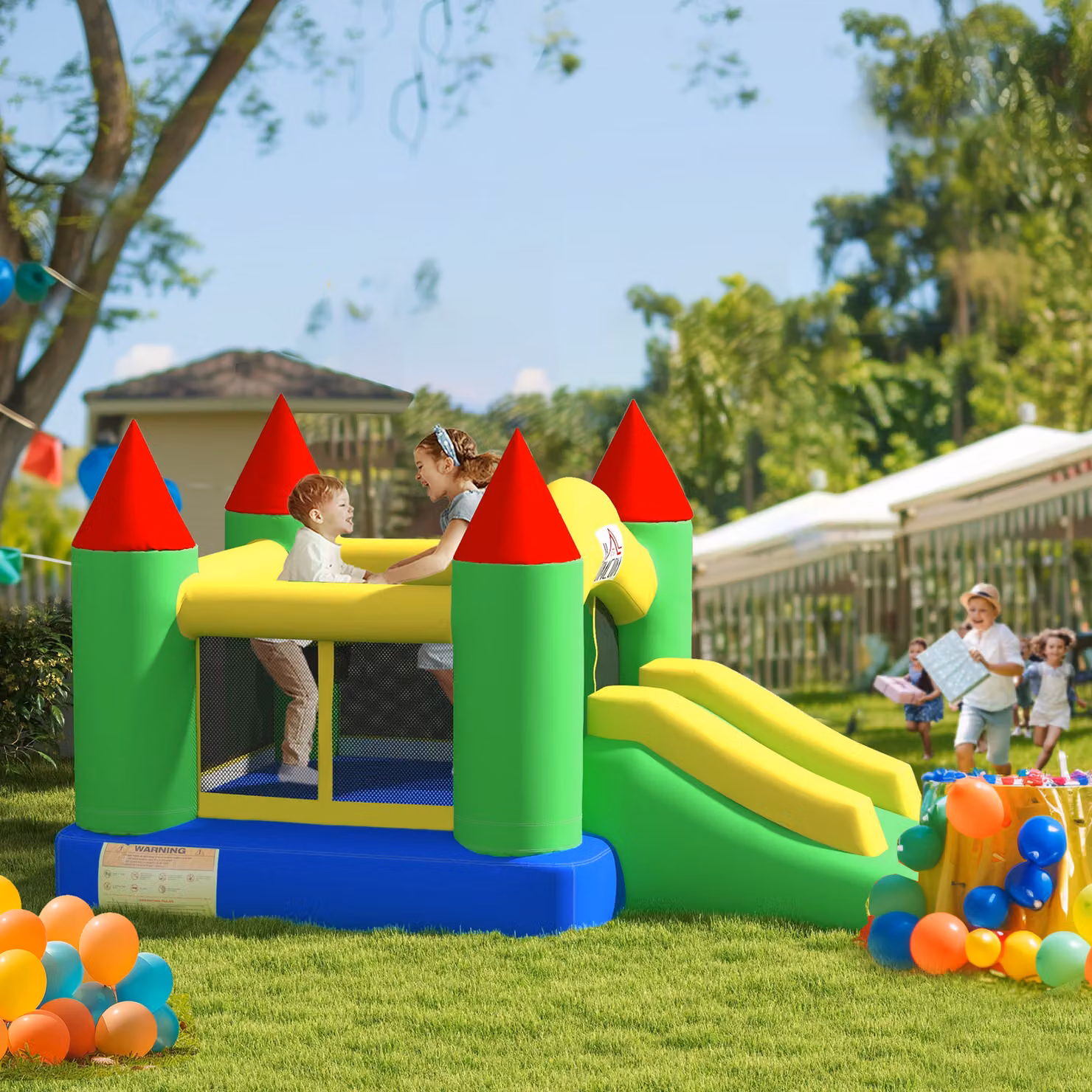 Castello gonfiabile con scivolo e rete di sicurezza Outsunny multicolore L: 180 cm, P: 180 cm, H: 160 cm – 2