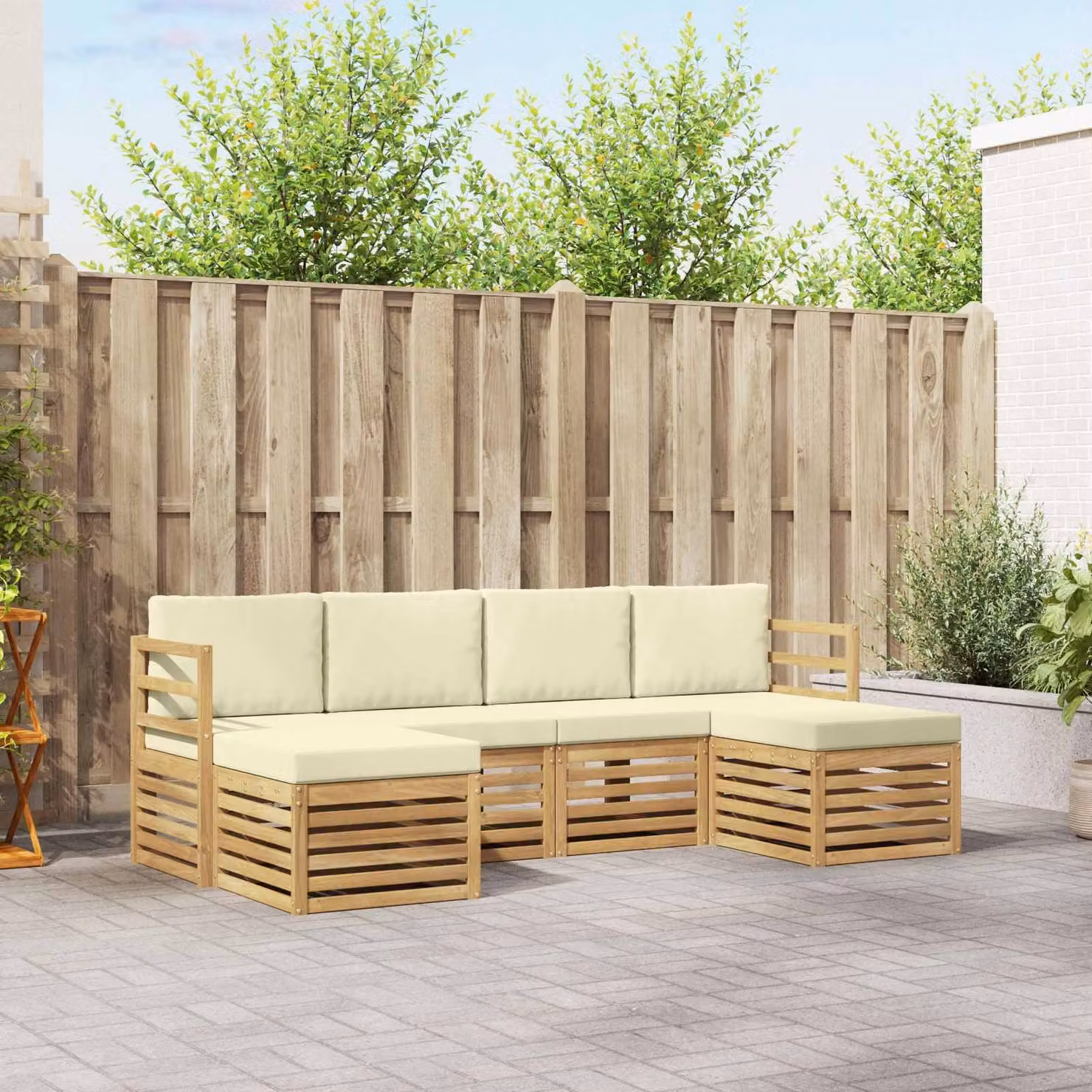 Set di divani da esterno vidaXL a forma di L composto da 6 pezzi in legno di acacia con cuscini in poliestere bianco e beige