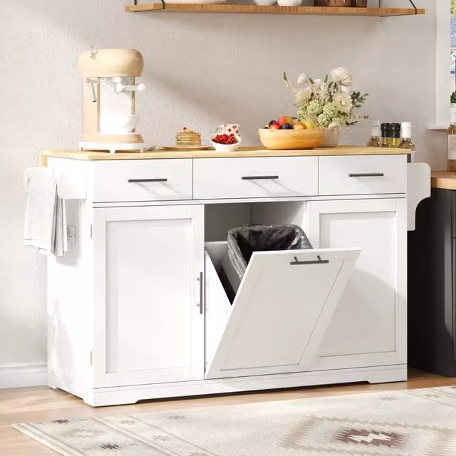 Isola cucina con ruote Vovees Living con piano pieghevole, pattumiera, 3 cassetti e prese elettriche, finitura bianco e legno, L: 136 cm, P: 63,4 cm, H: 92 cm