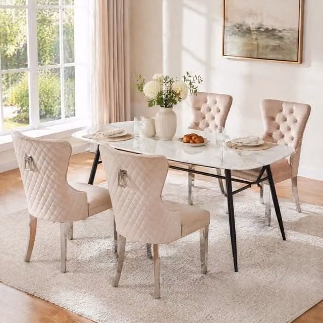 Sedia da pranzo imbottita in velluto beige con schienale curvo e gambe in metallo regolabili 62.5 × 94.5 cm