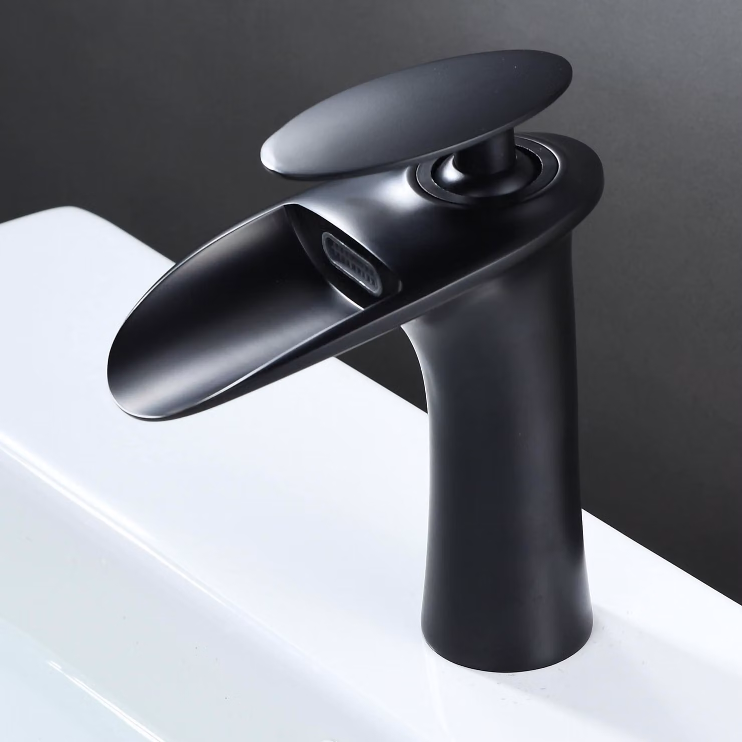 Miscelatore per lavabo a cascata, nero, in ottone, per acqua calda e fredda