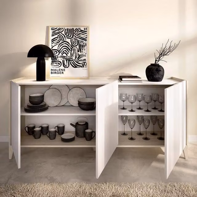 Madia Caribou DMORA con 2 ripiani, finitura bianco opaco e dettagli rovere, L 150 x P 40 x H 78 cm – 1