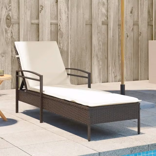Lettino prendisole vidaXL in polyrattan marrone e bianco con cuscino regolabile L: 200 cm, P: 63 cm, H: 81 cm