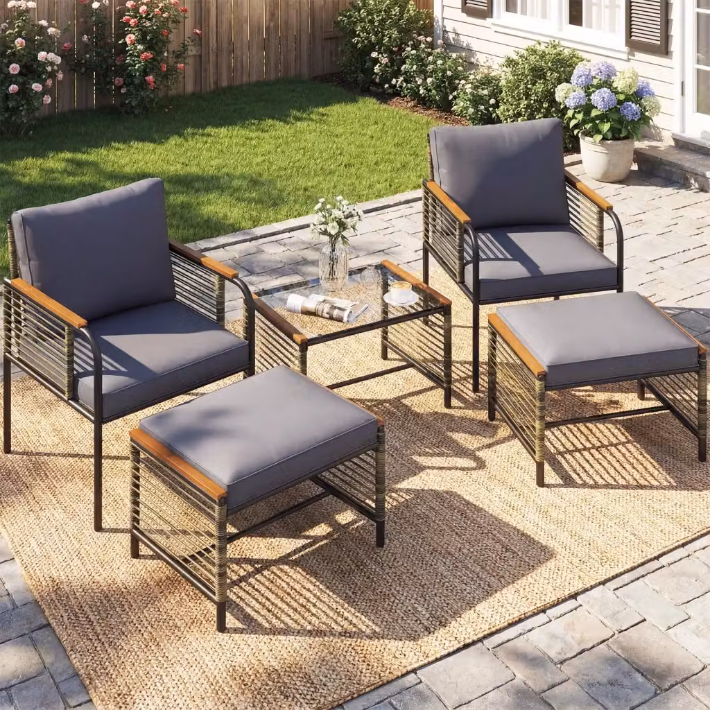 Set conversazione da esterno 5 pezzi in rattan con tavolino in vetro temperato e pouf, colore grigio e marrone – 2