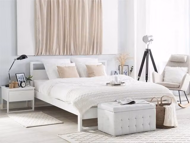 Letto Beliani in legno di pino bianco laccato stile scandinavo L 180 x P 200 cm