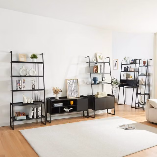 Set Storfjord Composto di Scrivania con Ripiani in Alto Mobile TV e 3 Scaffali a Scala - Nero [en.casa]