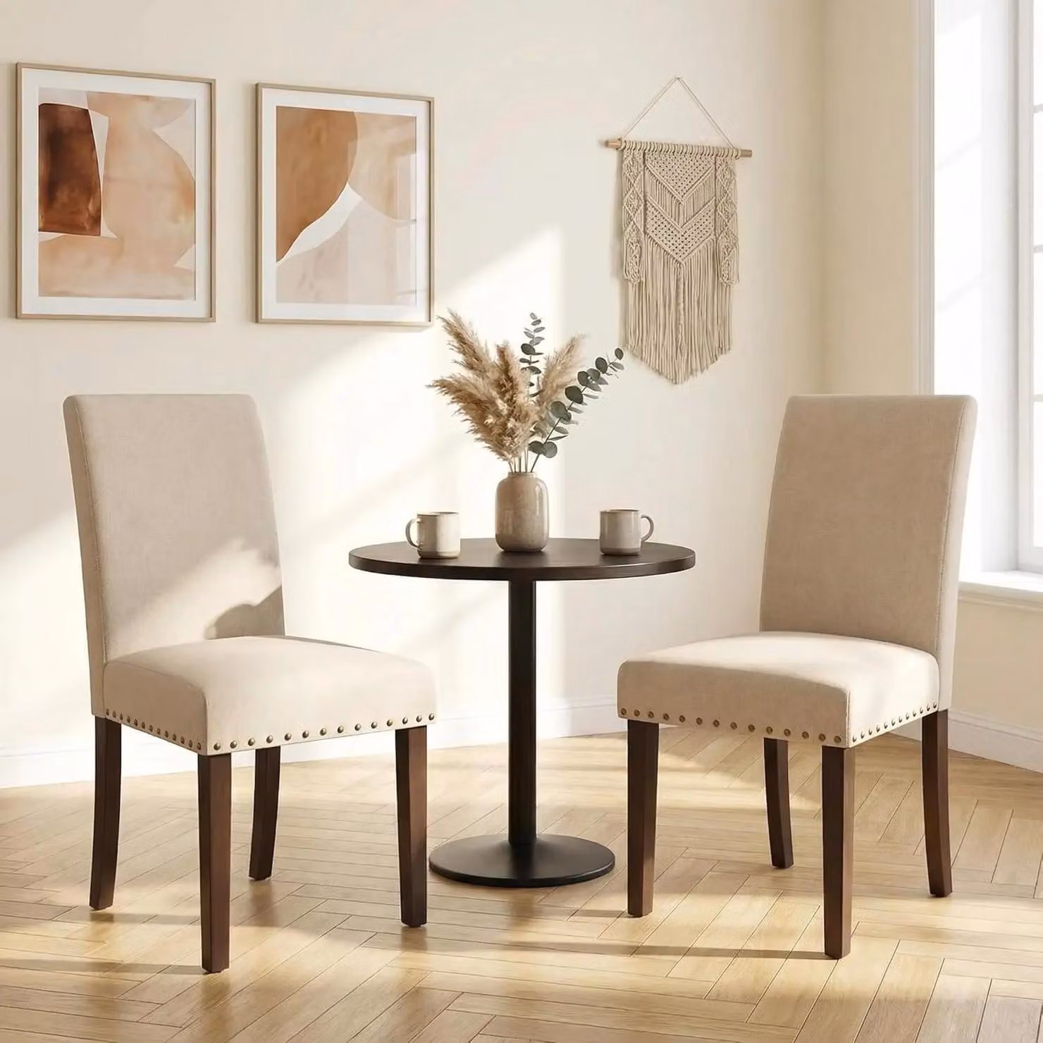 Sedie da pranzo imbottite - Set da 2 - Rivestimento in tessuto - Seduta imbottita - Dettagli decorativi a forma di testa di chiodo - Gambe in legno massello - Colore beige