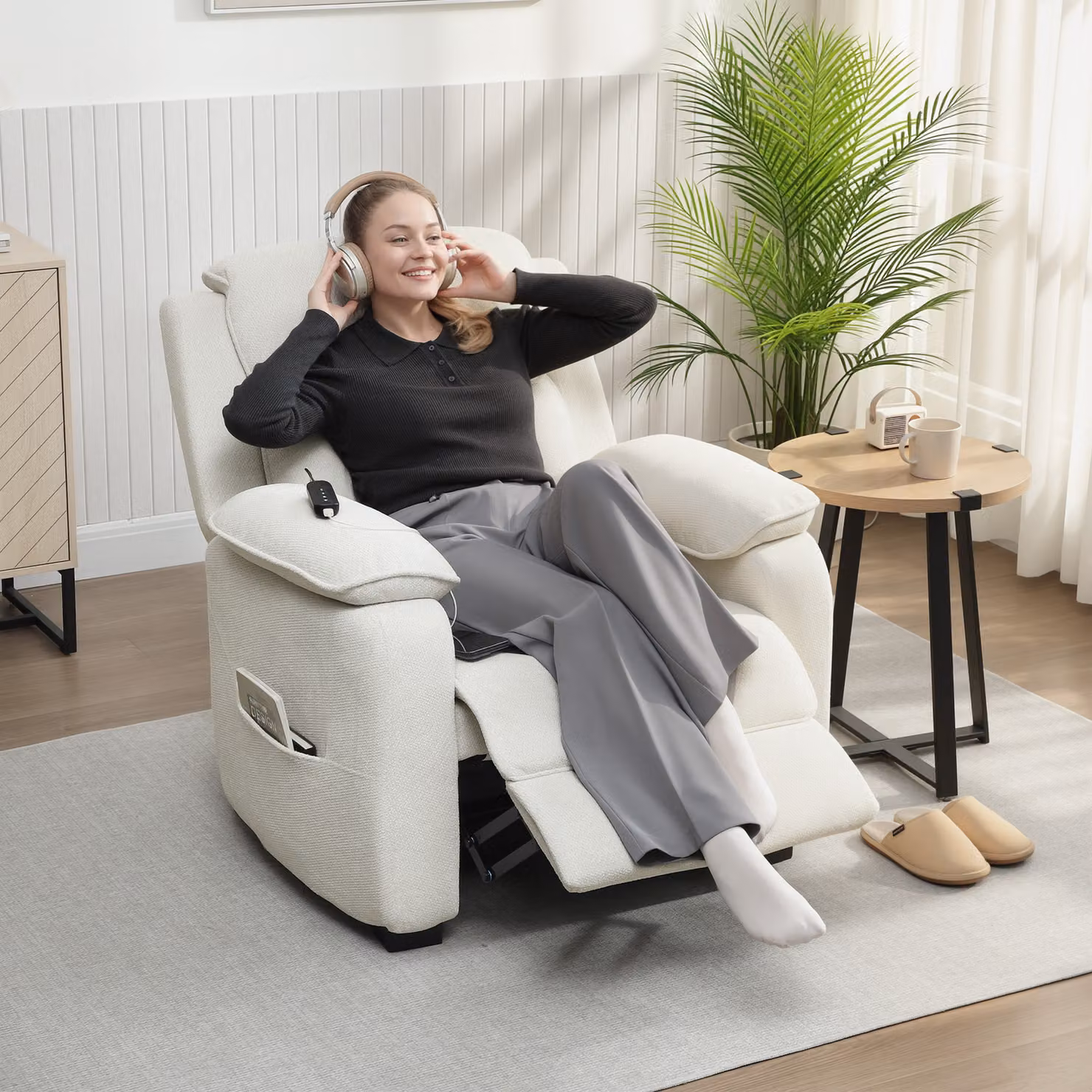 Poltrona Relax Elettrica HOMCOM Reclinabile con Porta USB e Poggiapiedi, Colore Beige, L/P/H: 86 x 90 x 103 cm – 2