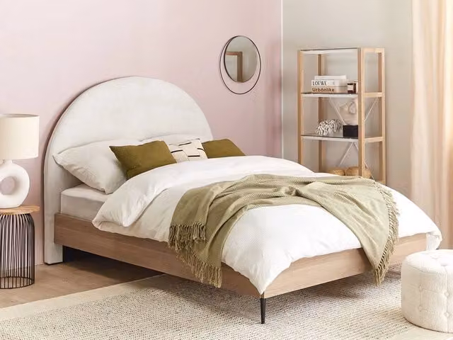 Letto Beliani in tessuto bianco e beige con testiera imbottita, struttura in MDF e gambe in metallo, base a doghe in legno, stile moderno, L/P/H: 140 x 200 x 103 cm