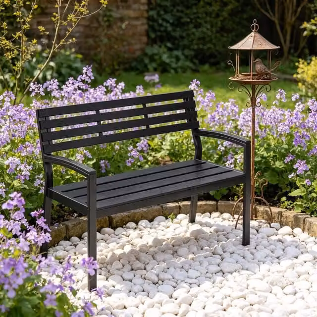 Desviae Panchina da giardino con schienale e braccioli in metallo e lamelle in PS nere 115 × 55 × 85 cm per esterno