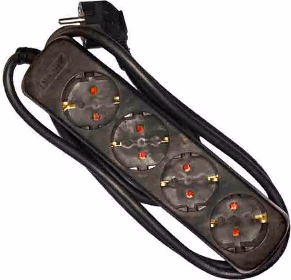 Edm Schuko 4 prese di corrente Presa multipla 1,5 M Nero Taglia unica / EU Plug Nero Taglia unica