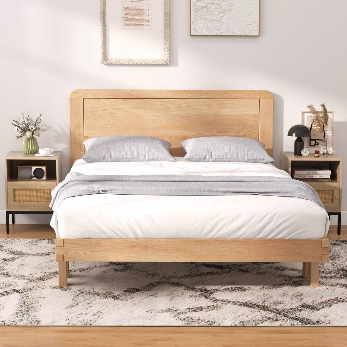 Set di 2 comodini Costway in stile bohemien con ripiano aperto e armadietto in rattan, colore naturale beige e marrone