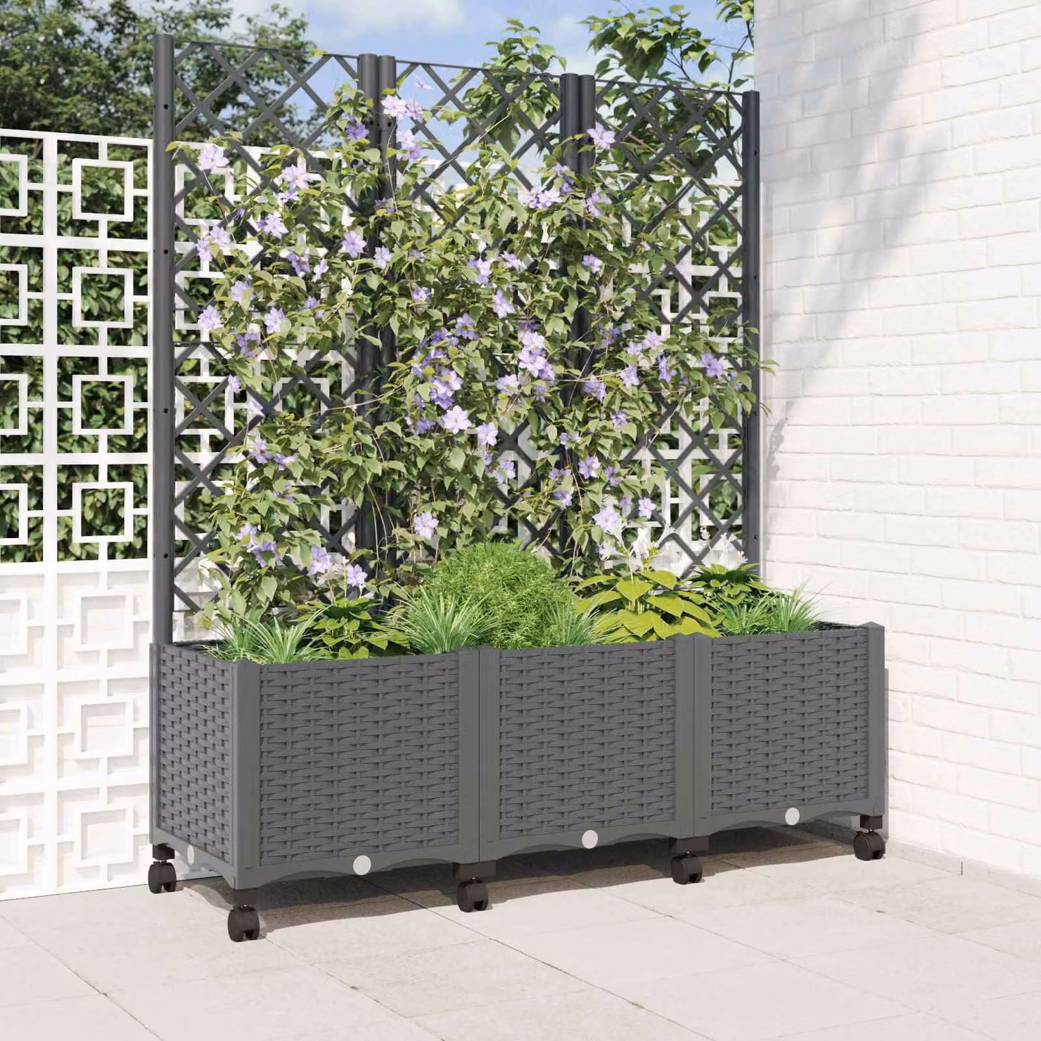 vidaXL Vaso da giardino con grigliato e ruote Grigio Chiaro in plastica L: 120 cm, P: 40 cm, H: 146 cm