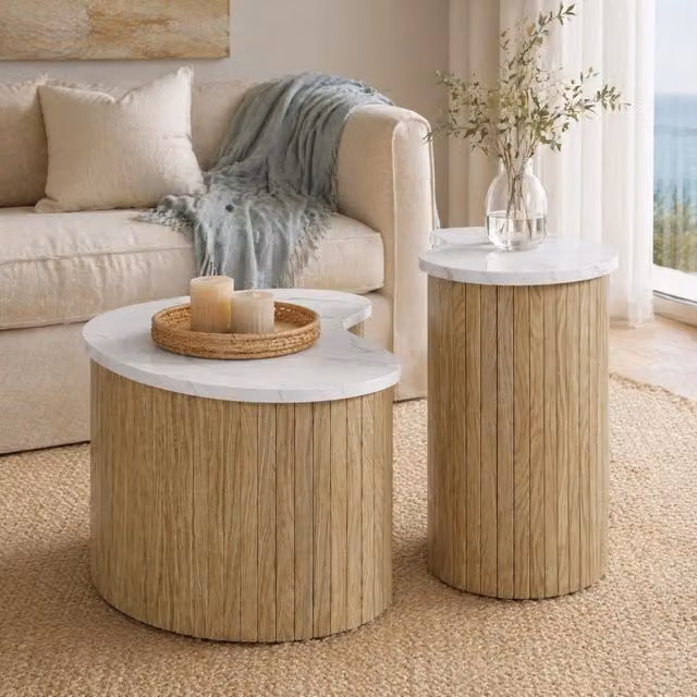 Set di 2 tavolini da salotto moderni MODFU con design curvo e top incastrati in MDF effetto marmo e legno, colori bianco e beige