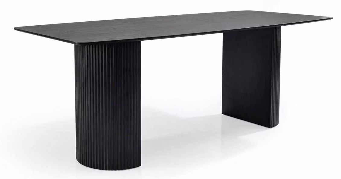 Elegante tavolo da pranzo dal design intramontabile, realizzato in legno di alta qualità