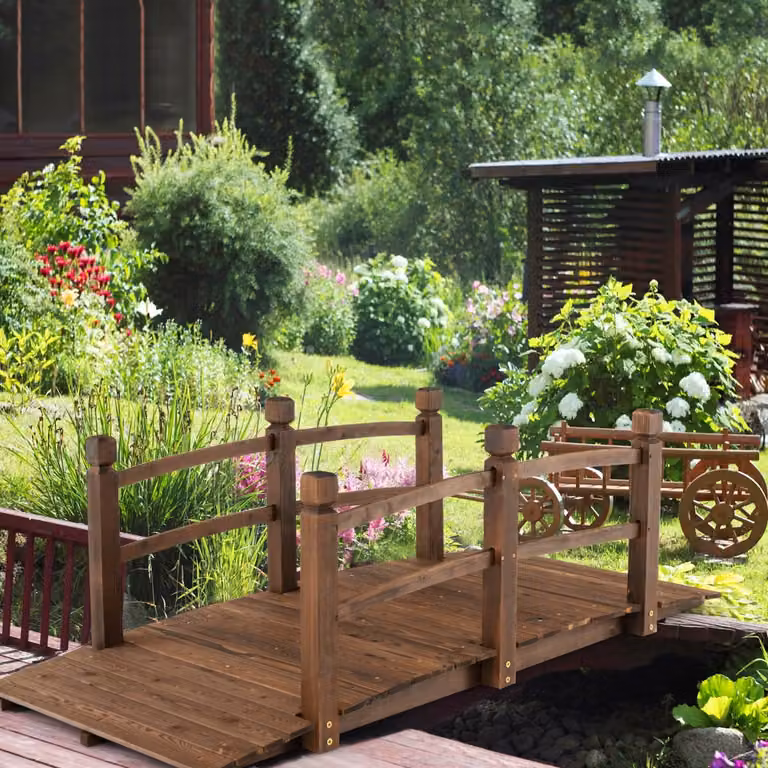 Ponte ad arco decorativo in legno Costway marrone con ringhiere di sicurezza e portata 180kg, Lunghezza: 1,7 m
