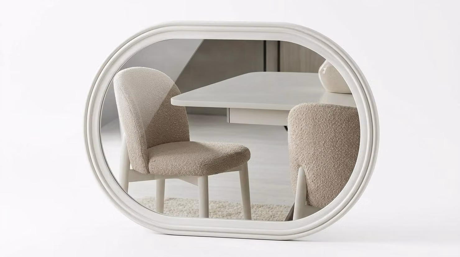 Spiegel Stil modern weiß Wohnzimmer praktisch bequem Oval