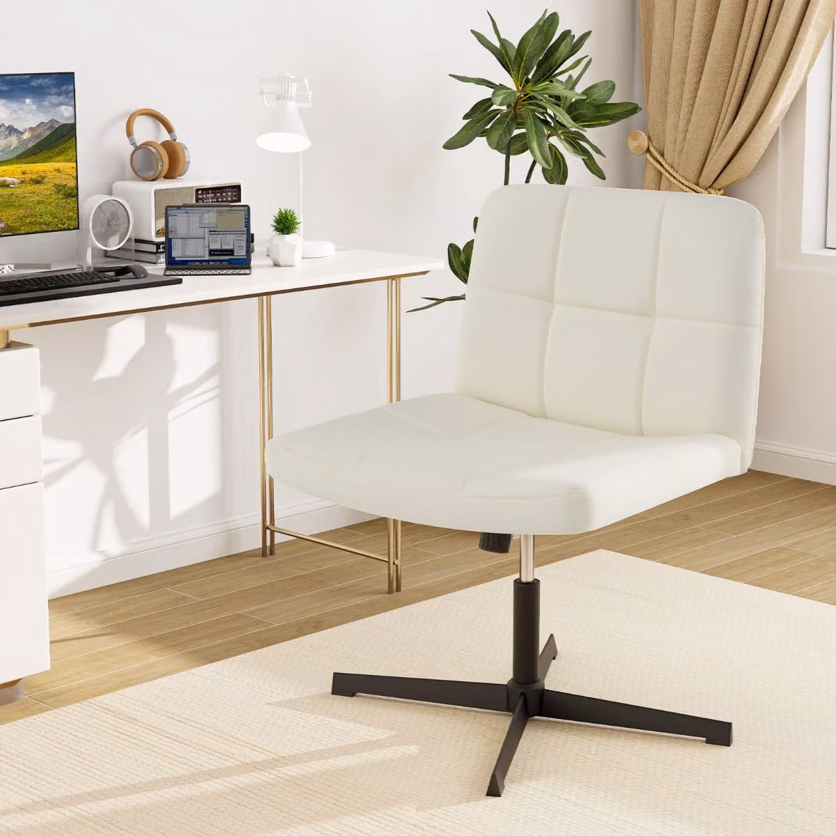 Sedia da ufficio girevole Costway in pelle PU beige con design moderno per home office