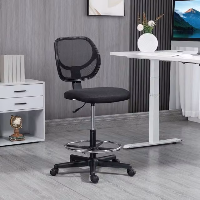 Sedia da ufficio girevole nera con poggiapiedi e altezza regolabile per home office – 1
