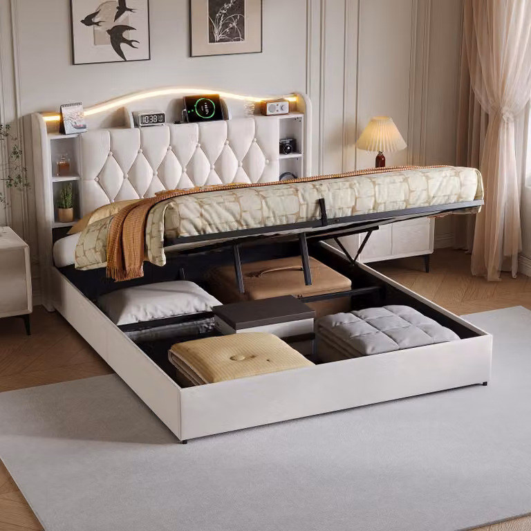 Letto imbottito UnboxG, 160x190 cm, rivestito in velluto beige, con spazio contenitore, illuminazione LED, porta USB e funzione di ricarica wireless. Include testiera con ripiano, struttura del letto con sistema di sollevamento a gas e rete a doghe