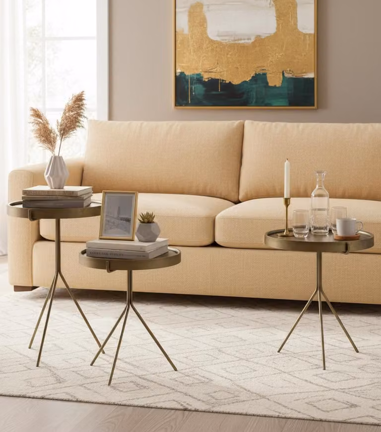 Tavolino da salotto rotondo, in metallo, dal design elegante e confortevole, di colore marrone