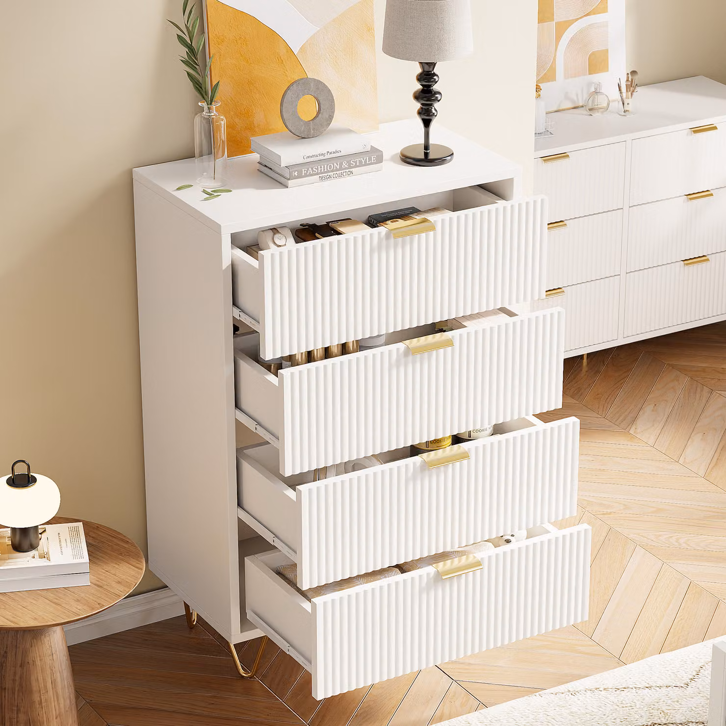 Credenza ProximaX con 4 cassetti: Design unico, spazio generoso con cassettiera e magnifiche maniglie dorate