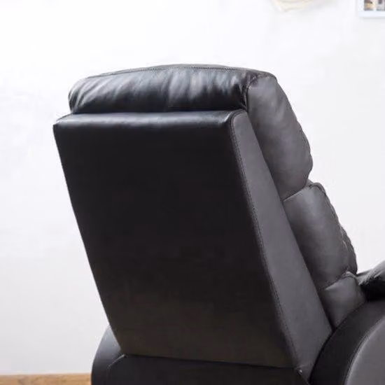 Poltrona da lounge in ecopelle, comoda, con struttura in acciaio e di colore marrone