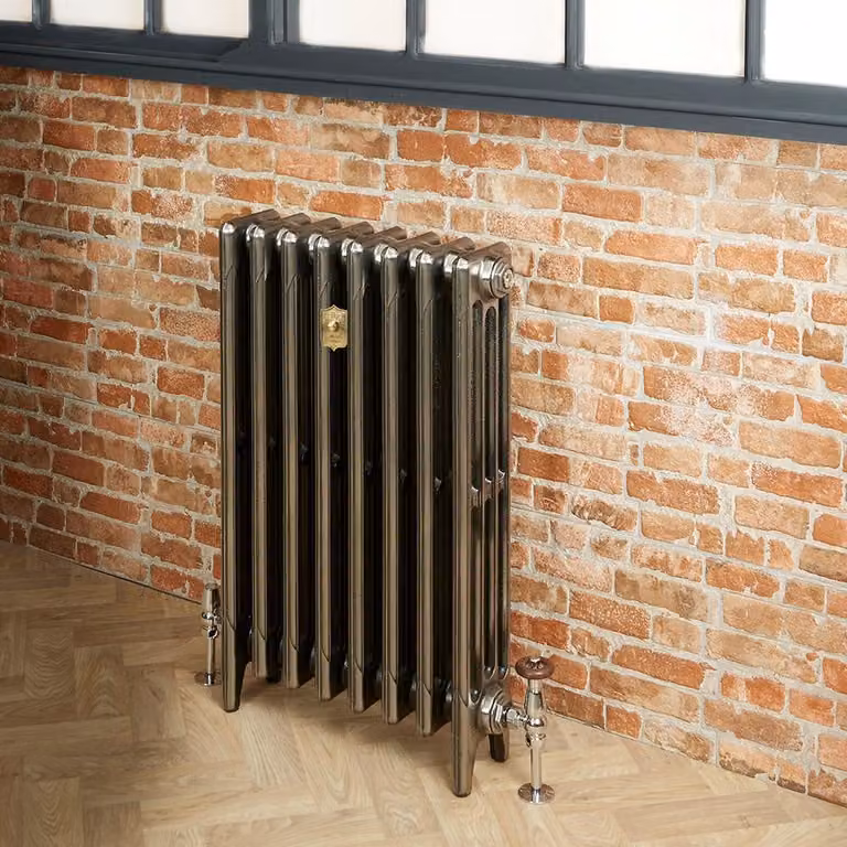 Radiatore Tradizionale a 4 Colonne in Ghisa HudsonReed Colore Grigio Argento Altezza: 56 cm